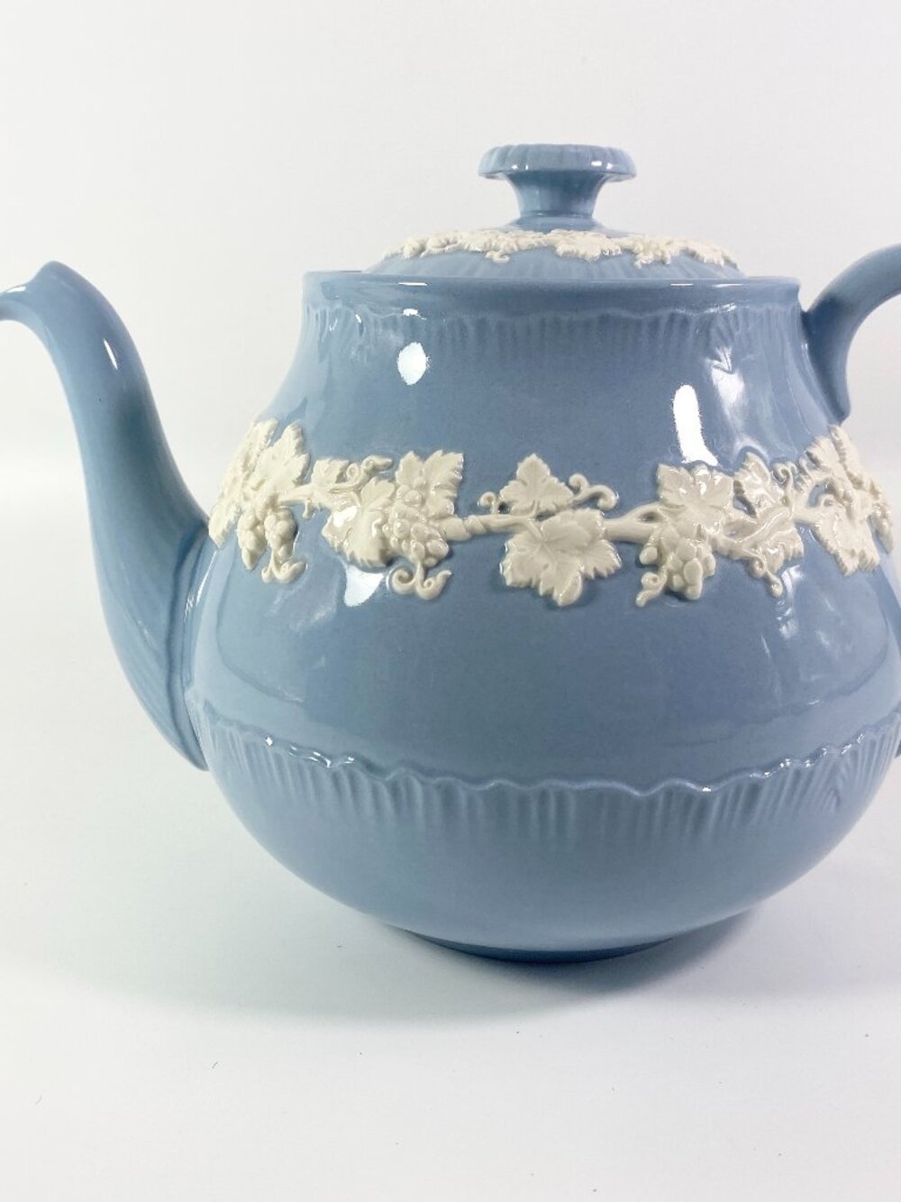 WEDGWOOD Cream on Lavender TEAPOT & LID Shell Edge Tea Pot Queensware